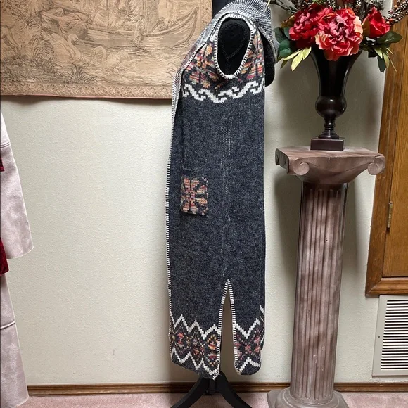 Gray Knit Long Vest with Patterned Trim - Picture 2 of 9